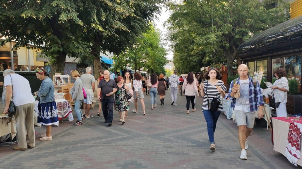 Чорні пельмені, свічки для вух, тютюнове мило. Що цікавого купити на ярмарку у центрі Луцька