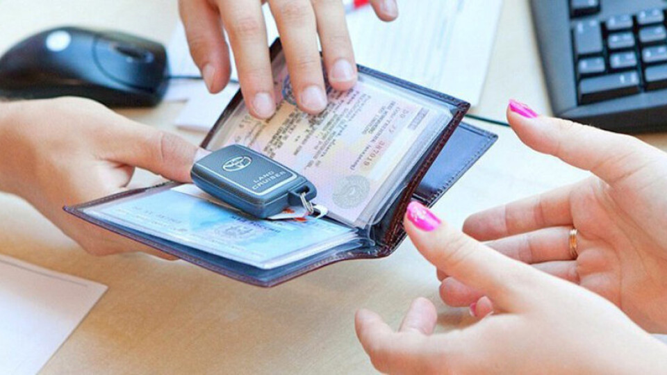 Українцям доведеться більше платити за реєстрацію авто
