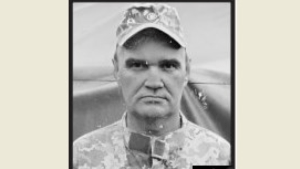 «Дзвонив, коли було тихіше, аби вибухів не жахалася»: спогади волинянки про сина-Героя