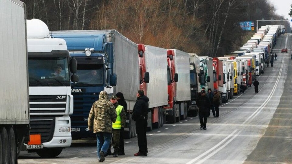 На волинських пунктах пропуску в чергах 900 легковиків та 800 вантажівок
