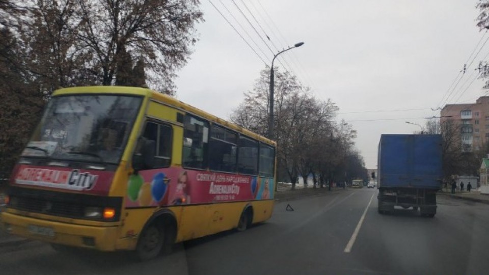 У Луцьку в маршрутки під час руху  відлетіли два колеса. ФОТО. ОНОВЛЕНО