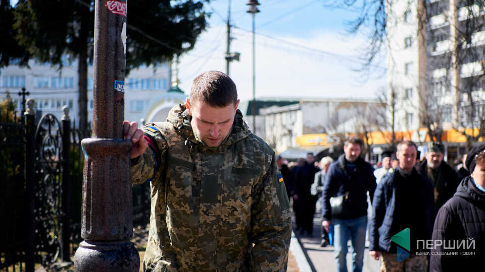 «Ці хлопці не стояли в черзі на Ягодині...». Луцьк прощався одразу з трьома Героями. РЕПОРТАЖ