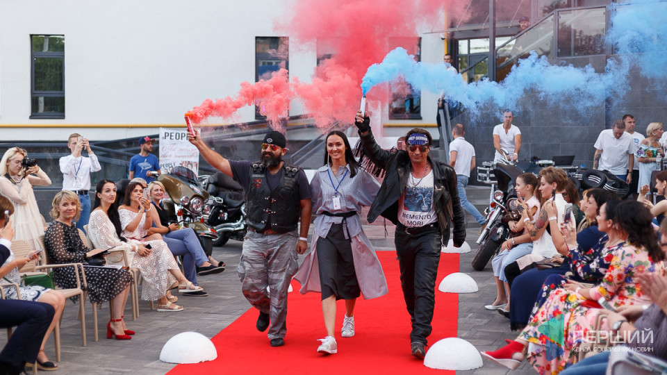 СКАЙ, туманні коктейлі та дизайнерські речі: яким був Lutsk Fashion Weekend у «Нобелі».ФОТО