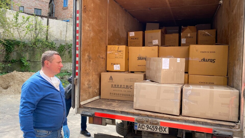Респіратори, захисні костюми, бахіли. Волинь отримала допомогу  для боротьби з COVID-19