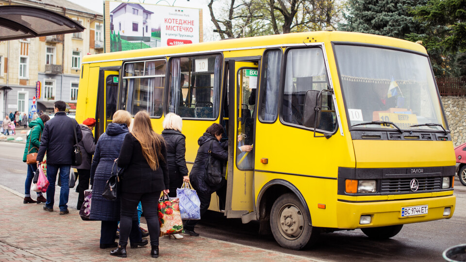 «Тотальний масковий режим». Розповіли, коли та як відновлять рух громадського транспорту