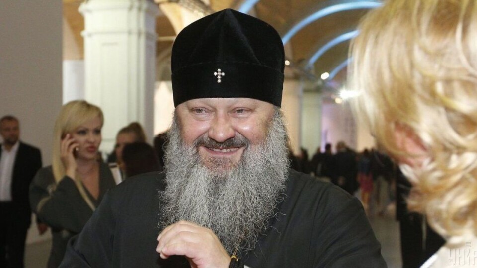 У скандального настоятеля з Волині ювілей. Гості під час карантину без масок і навіть цілуються