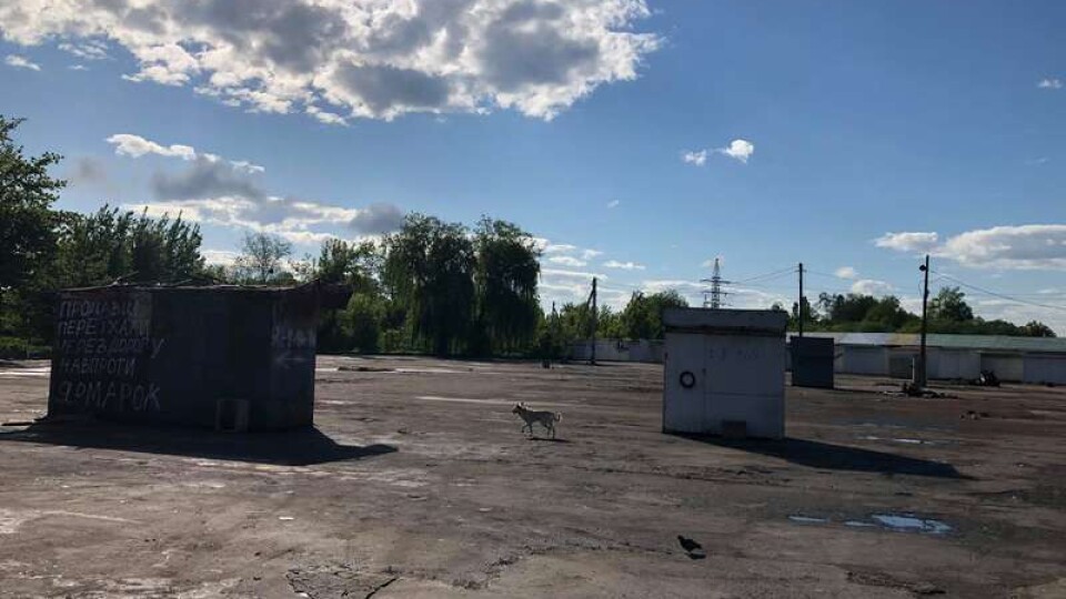 Лише кілька контейнерів. Що залишилось від Старого ринку?