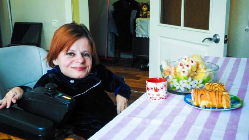 Лучанка з «кришталевою хворобою» просить відремонтувати будинок на Ковельській