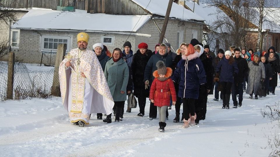 Ланцюг єднання у Княгининку: прихожан храму УПЦ МП було одиниці. ФОТО