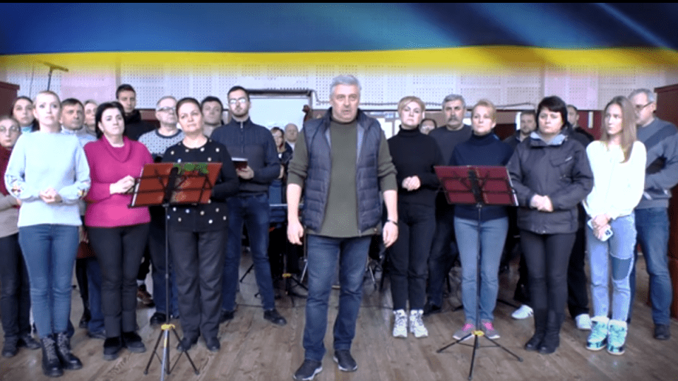 «Якомусь пуйлу захотілося знищити нашу пісню». Співає Волинський хор...