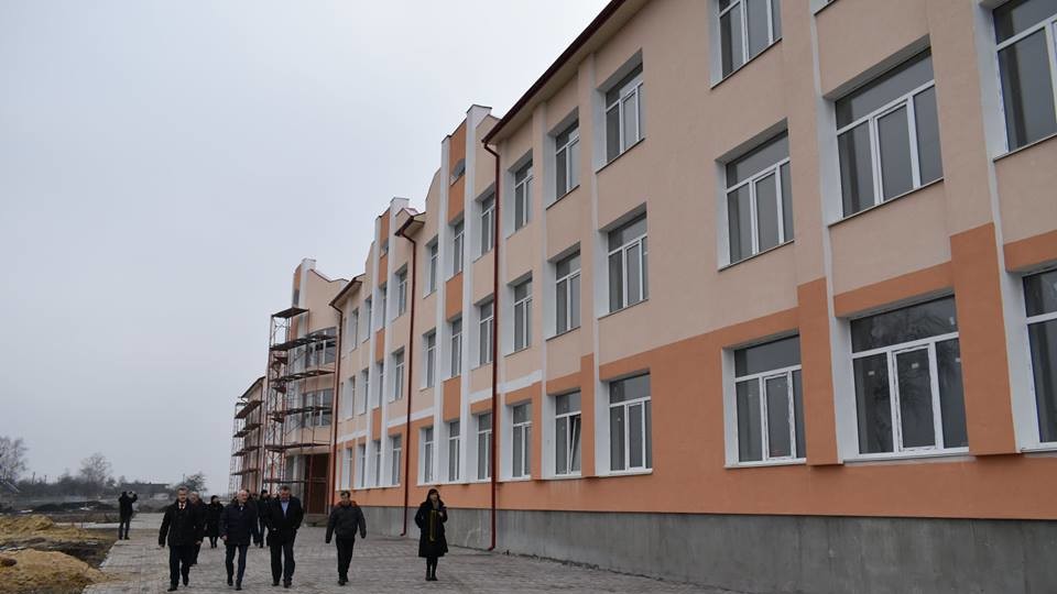 У селі на Волині добудовують багатостраждальну школу за 83 мільйони. ФОТО