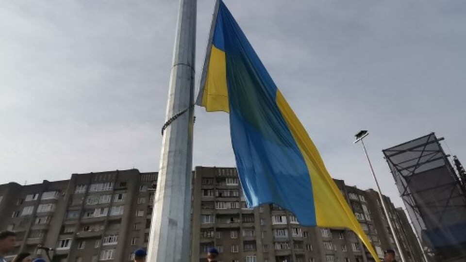 У Луцьку замайорів найбільший прапор на Волині
