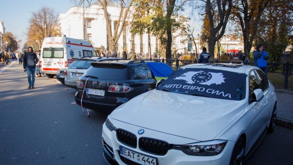 В Україні шахраї придумали схему, як заробляти на «євробляхерах»