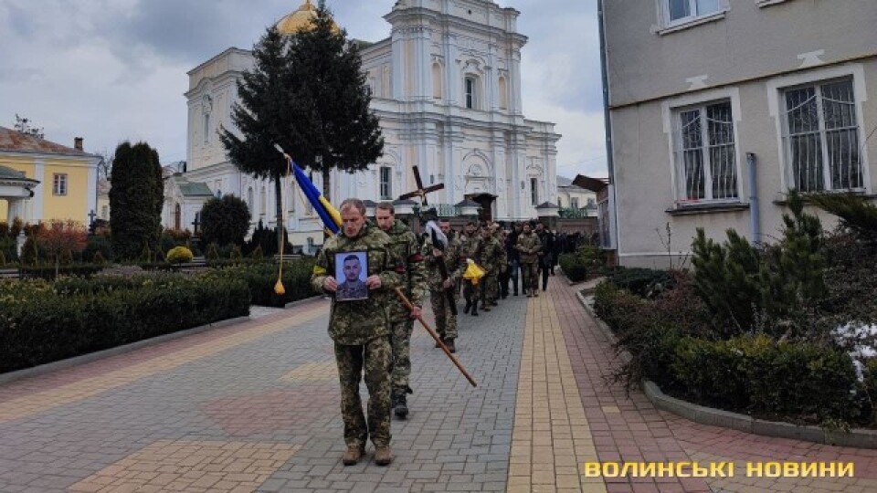 У Луцьку попрощалися із загиблим Героєм Владиславом Недільком