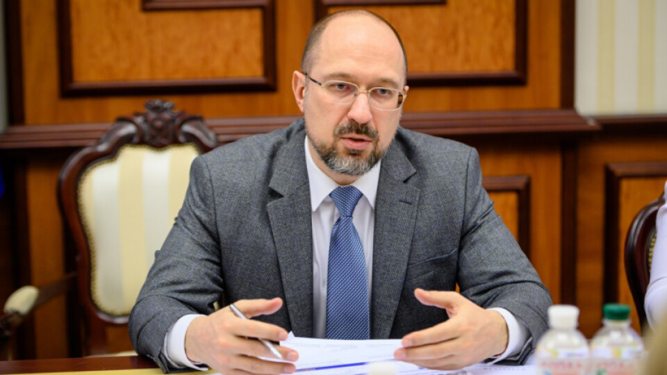 Прем'єр обіцяє не забирати грошей в культури та освіти