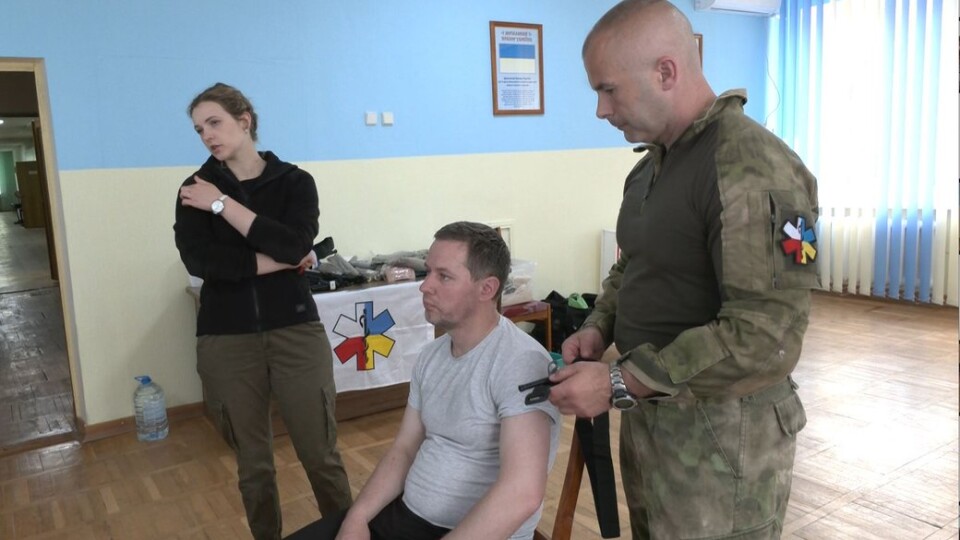 У Луцьку польський волонтер навчав медиків допомагати пораненим у бою