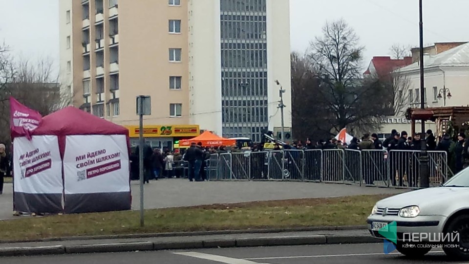 У Луцьку готуються до приїзду Петра Порошенка. ФОТО. ОНОВЛЕНО