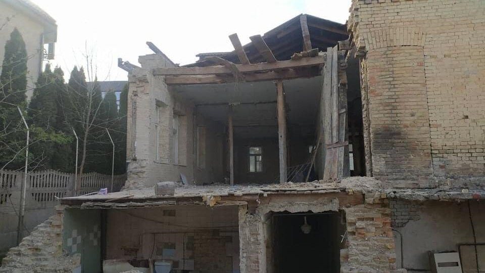 У Луцьку руйнують ще одну історичну будівлю, де була гімназія