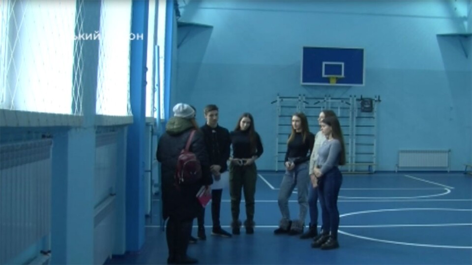 Замість фізкультури грають шашки у класі. У школі біля Луцька ніяк не відремонтують спортзал