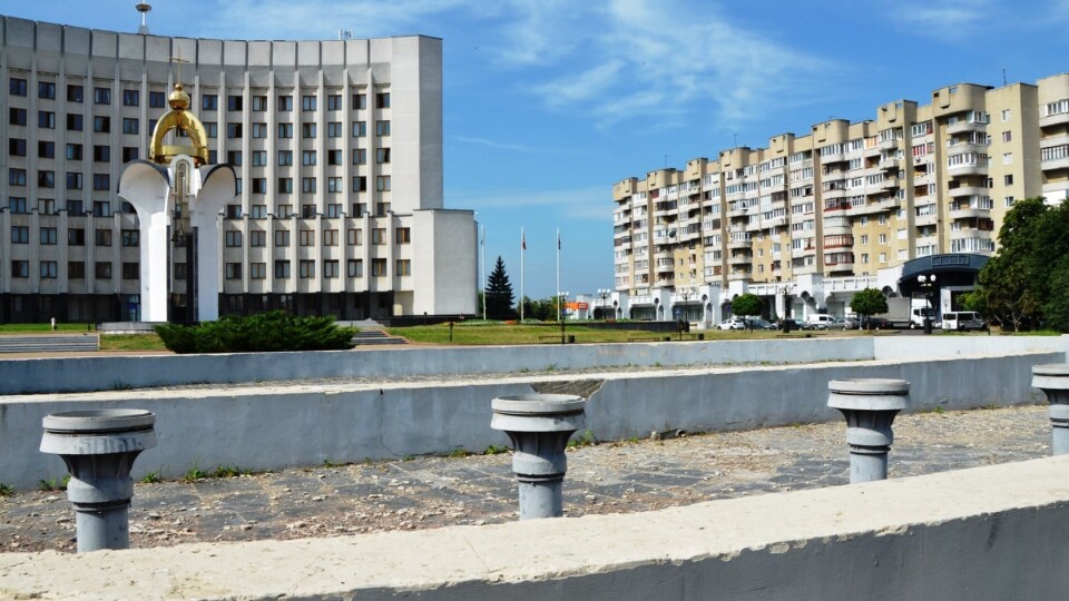 Біля Волинської ОДА відновлять фонтан. Оголосили конкурс на кращий проєкт