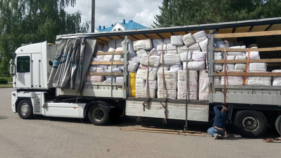 На Волині суд арештував величезну партію одягу. ФОТО