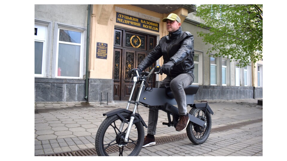 «Бриє нормально! » Лучанин сконструював власний електробайк. Дає усім безплатно покататися