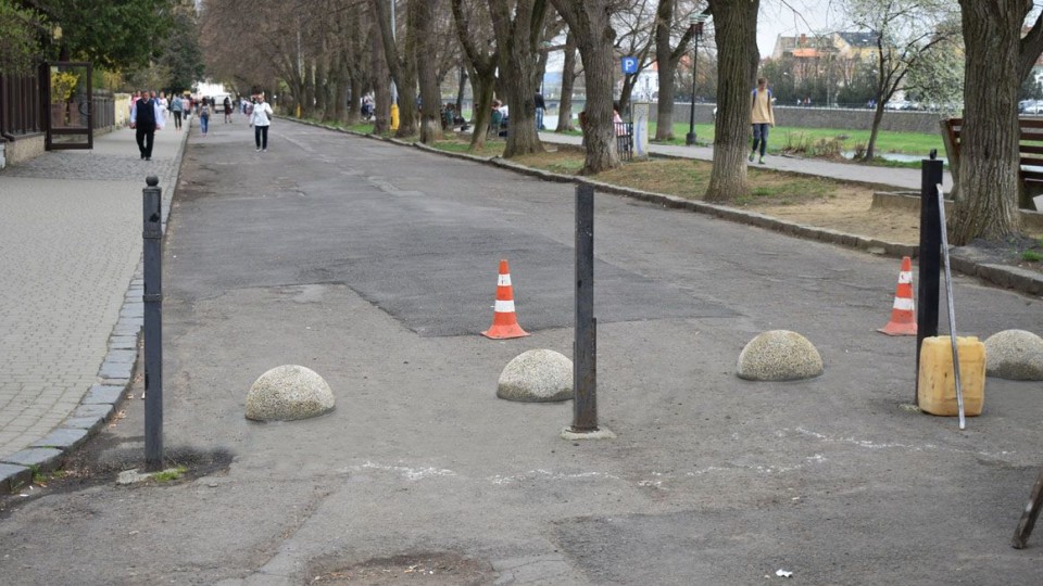 У Луцьку з дворів заберуть незаконні обмежувачі руху
