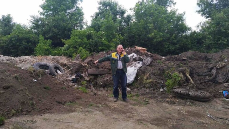 «Приберіть непотріб!» Через купу сміття цукровий завод має претензії до Луцькради
