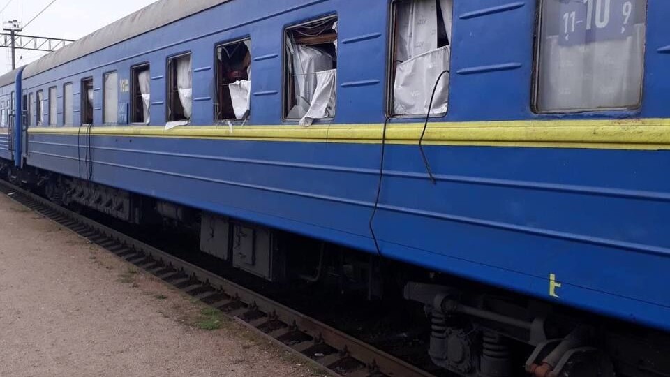 РФ завдала ракетних ударів по Запоріжжю. Постраждав потяг, який їхав до Львова
