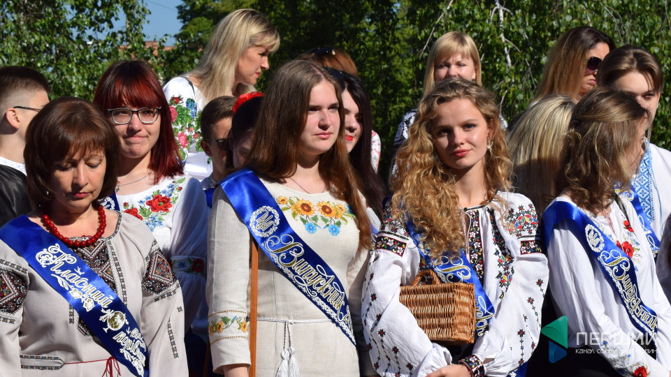 Лінійка, що ламає стереотипи. Як відзначили «Останній дзвінок» у Луцькій гімназії №21. ФОТО