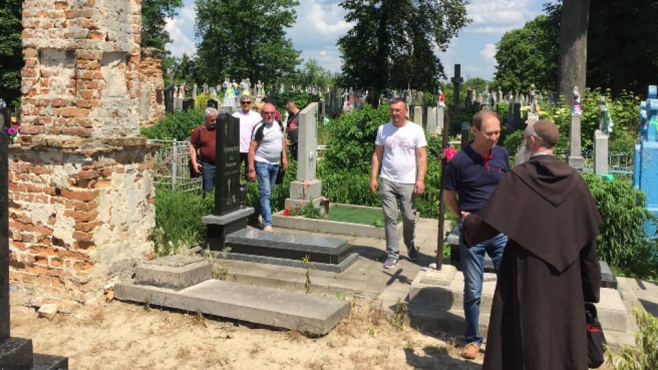 Поляки реставруватимуть один із найстаріших цвинтарів на Волині
