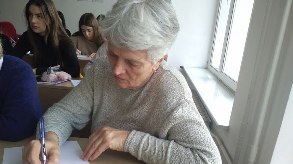 Показали, як переселенці в Луцьку писали радіодиктант. ВІДЕО