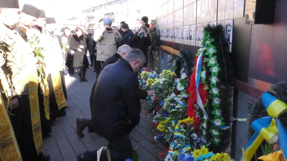 Вони віддали життя заради нашої свободи: лучани вшанувати героїв Небесної сотні. ВІДЕО