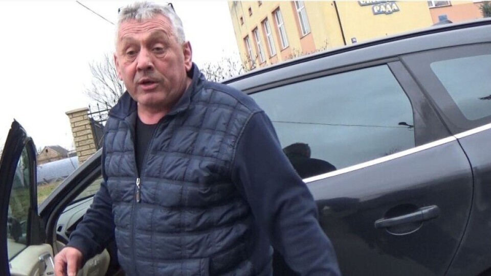 Посадовця із Підгайців, який напав на журналістку, поновили на посаді. З компенсацією