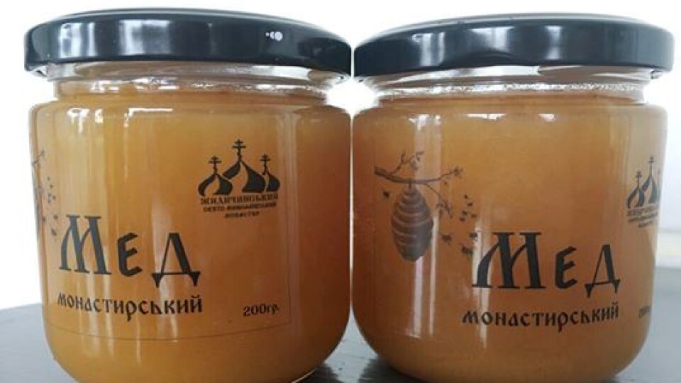Біля Луцька монахи продають мед із власної пасіки
