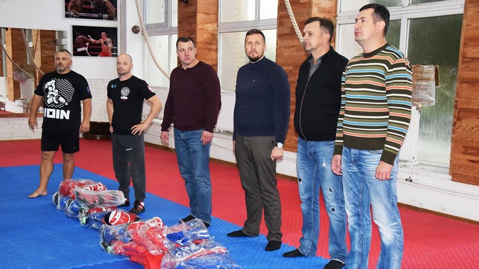У повній «бойовій» готовності: клубу «Воїн» благодійники подарували екіпіровку. ФОТО