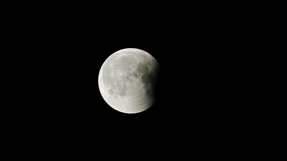 Луцький фотограф опублікував вражаючі знімки місячного затемнення