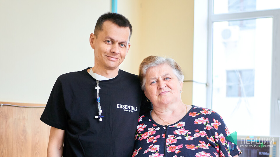 «Боявся сказати мамі, що її нирка може підійти». Історія однієї операції