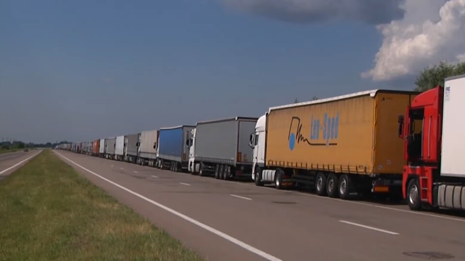 На «Ягодині» утворились кілометрові черги з фур. Відео