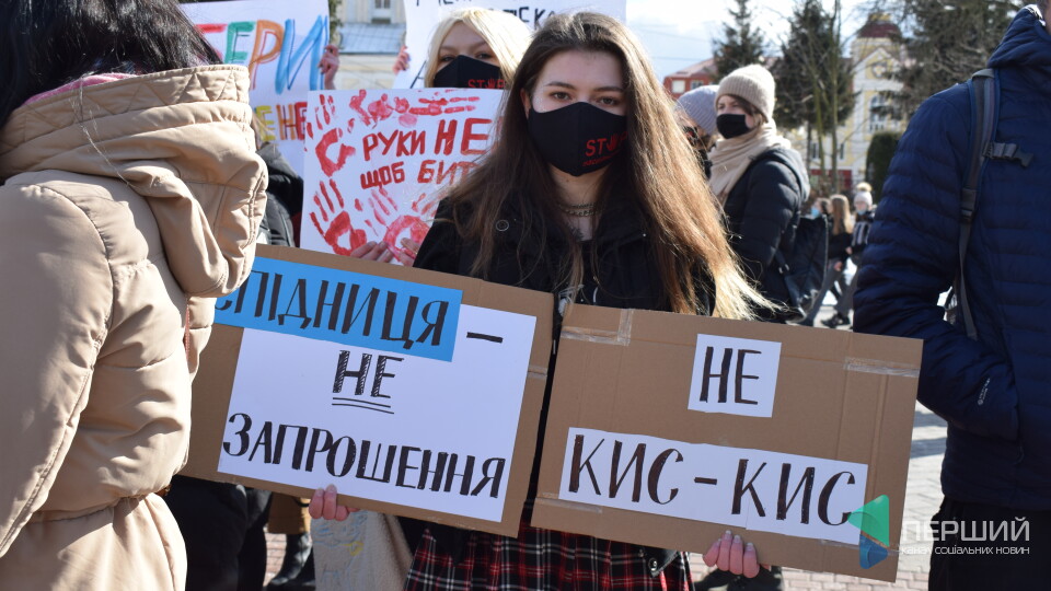 Марш за права жінок у Луцьку. Хто і навіщо туди прийшов