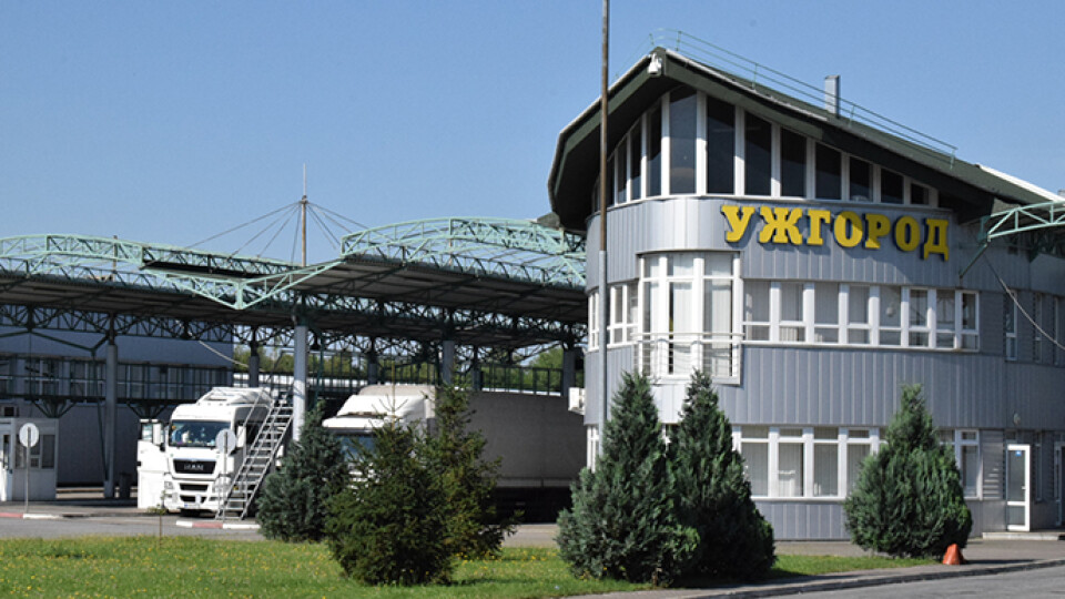 Словаччина закриває пункти пропуску на кордоні з Україною