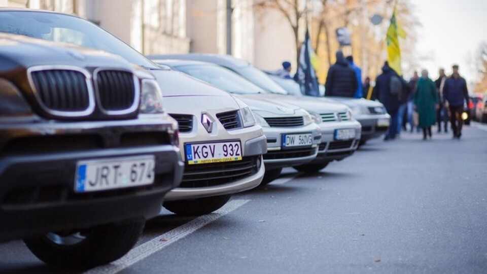 В Україні відклали запровадження штрафів за євробляхи
