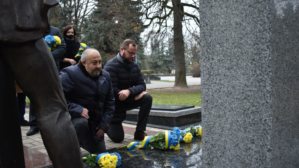 Волинські чиновники вшанували Героїв. Дивись, хто прийшов