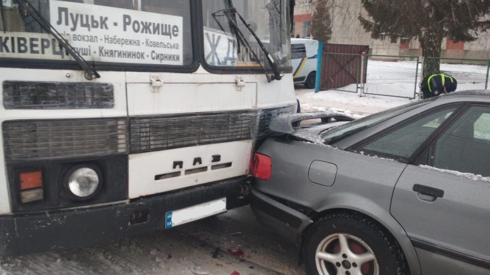 На Волині автобус врізався в «Audi», травмувалась 32-річна жінка. ФОТО