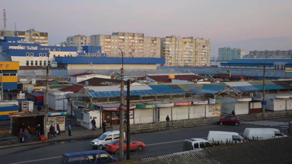 «Історичне рішення». Усю землю під «Завокзальним» ринком Луцька повернули місту