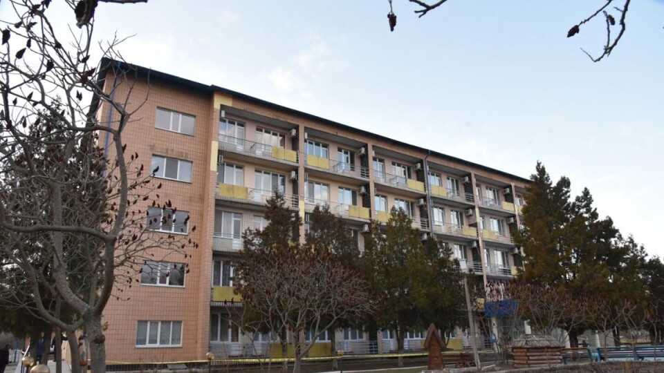 Обсервація у Нових Санжарах закінчилася. Людей розвезуть по домівках