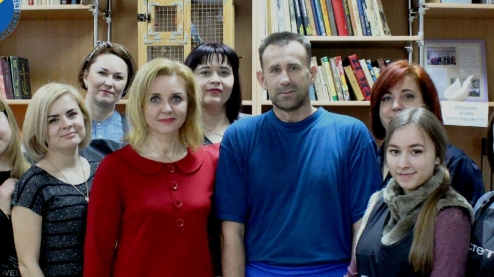 Новий імідж для захисників: до військового госпіталю у Луцьку завітали перукарі. ФОТО