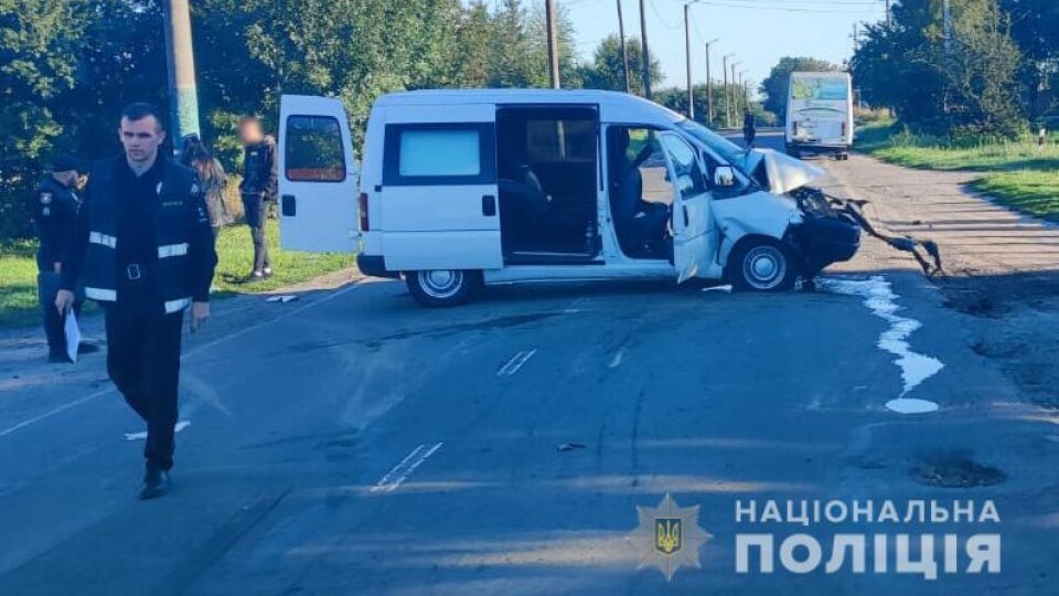 У Володимирі п'яний водій врізався в маршрутку. Постраждала неповнолітня