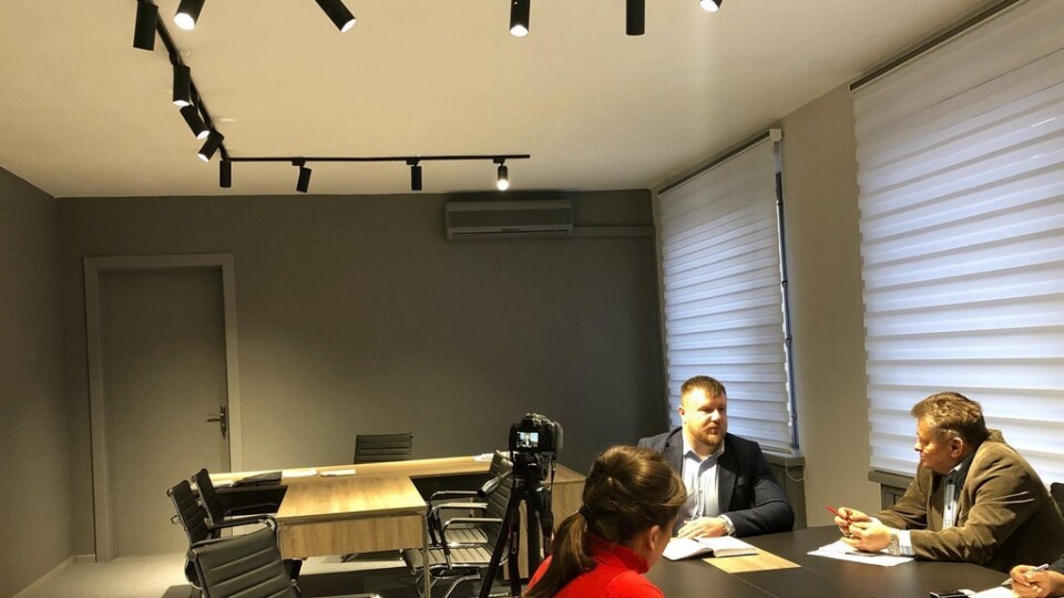 Мер Нововолинська зробив ремонт у кабінеті за власні гроші