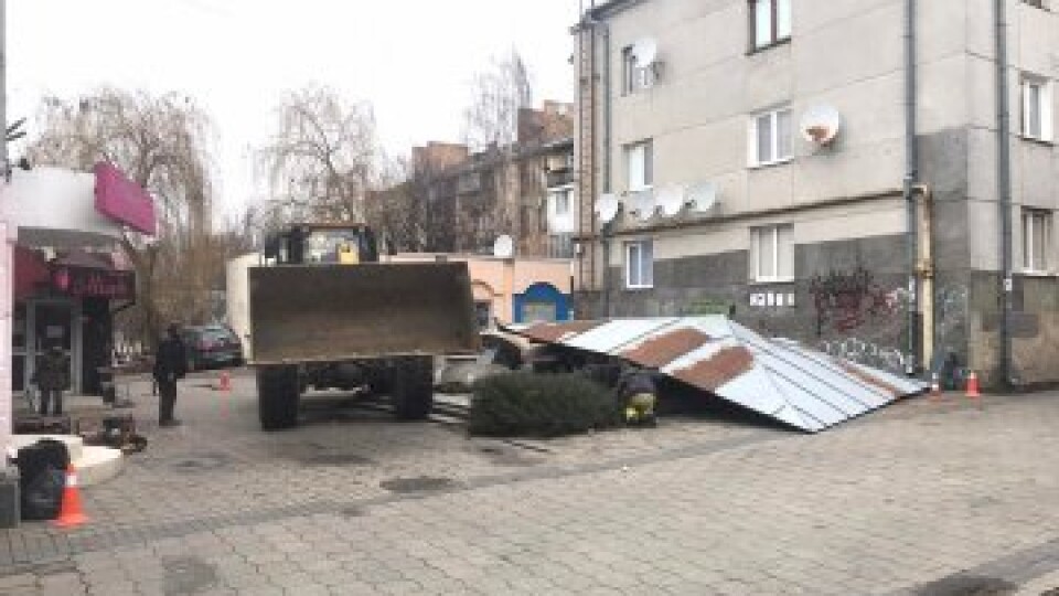 У центрі Луцька знесли літній майданчик. Там хочуть зробити сквер